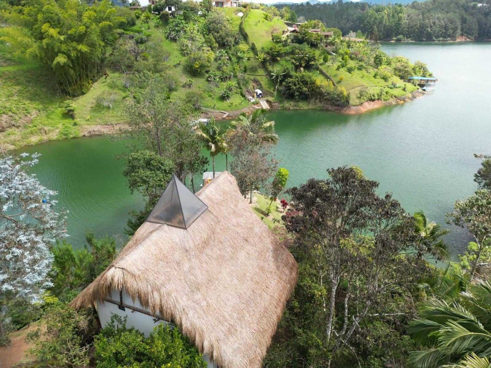 Ibuku Hotel Guatape - Chalets Екстер'єр фото
